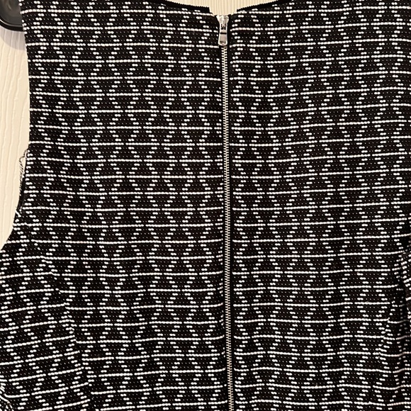 Banana Republic Sleeveless V Neck Textured Dress Size 14 - Picture 7 of 7